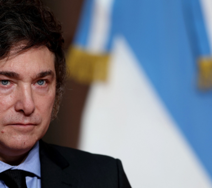 El presidente calificó de "burda mentira" la comunicación con Rovira